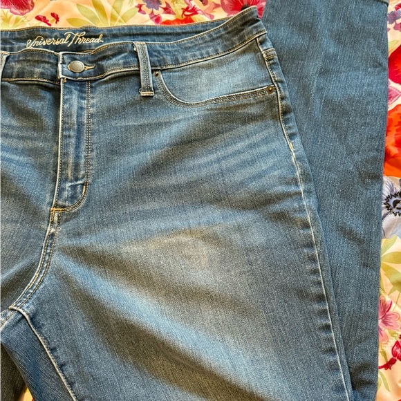 Universal Thread Women’s Size 18/34 Blue Jeans NWOT Nice - Picture 13 of 16